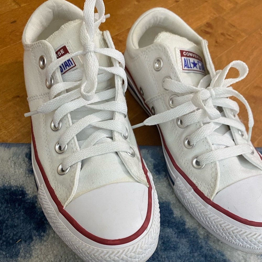 White Converse 💛